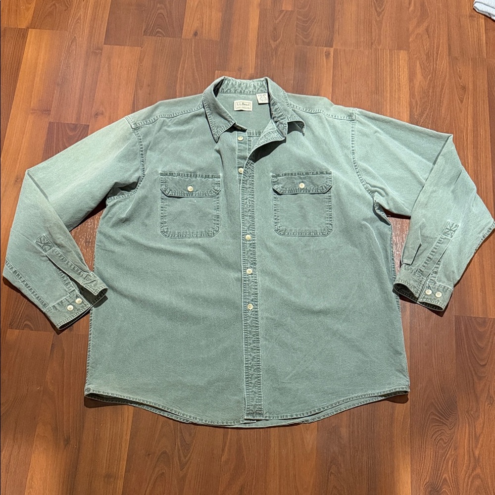 Vintage L.L. Bean 100% cotton Sage Green Men's Casual Shirt